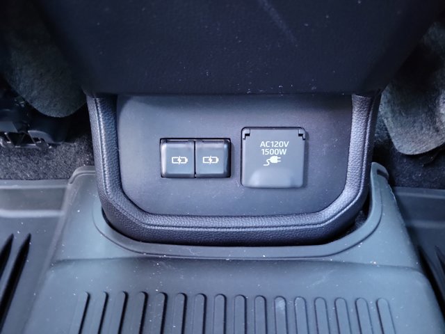 Used 2026 Toyota Highlander Limited image 12