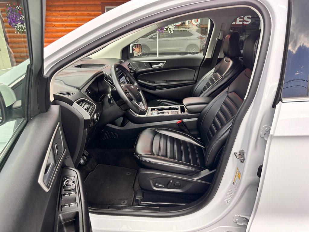 Used 2024 Ford Edge SEL image 12