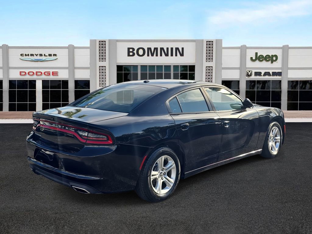 Used 2019 Dodge Charger SXT w/ Leather Interior Group image 3