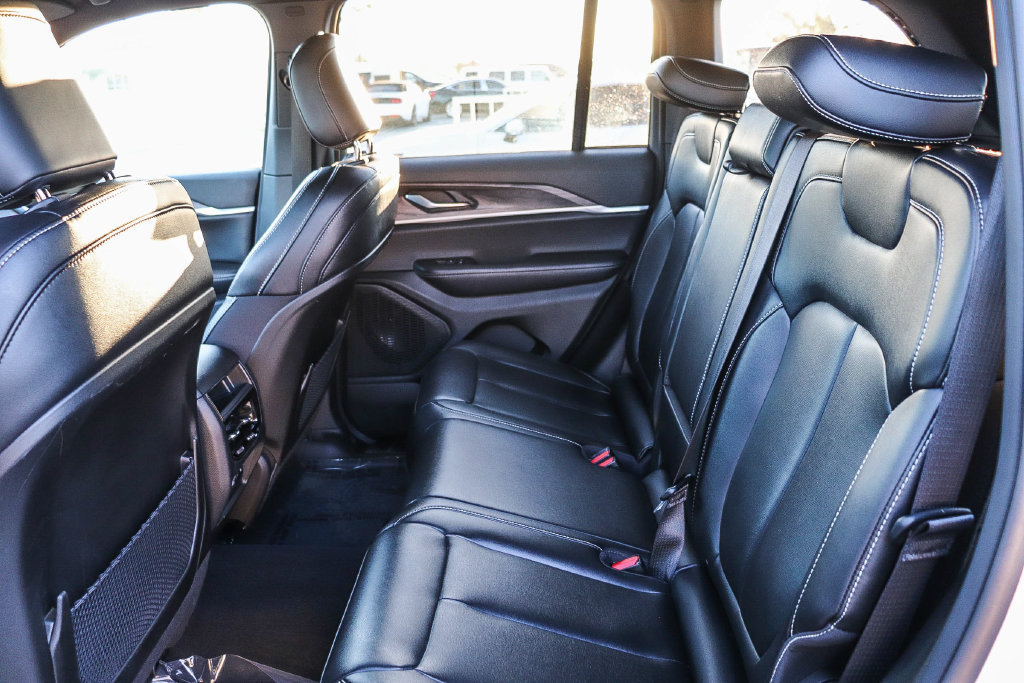 Used 2024 Jeep Grand Cherokee Limited RWD image 21