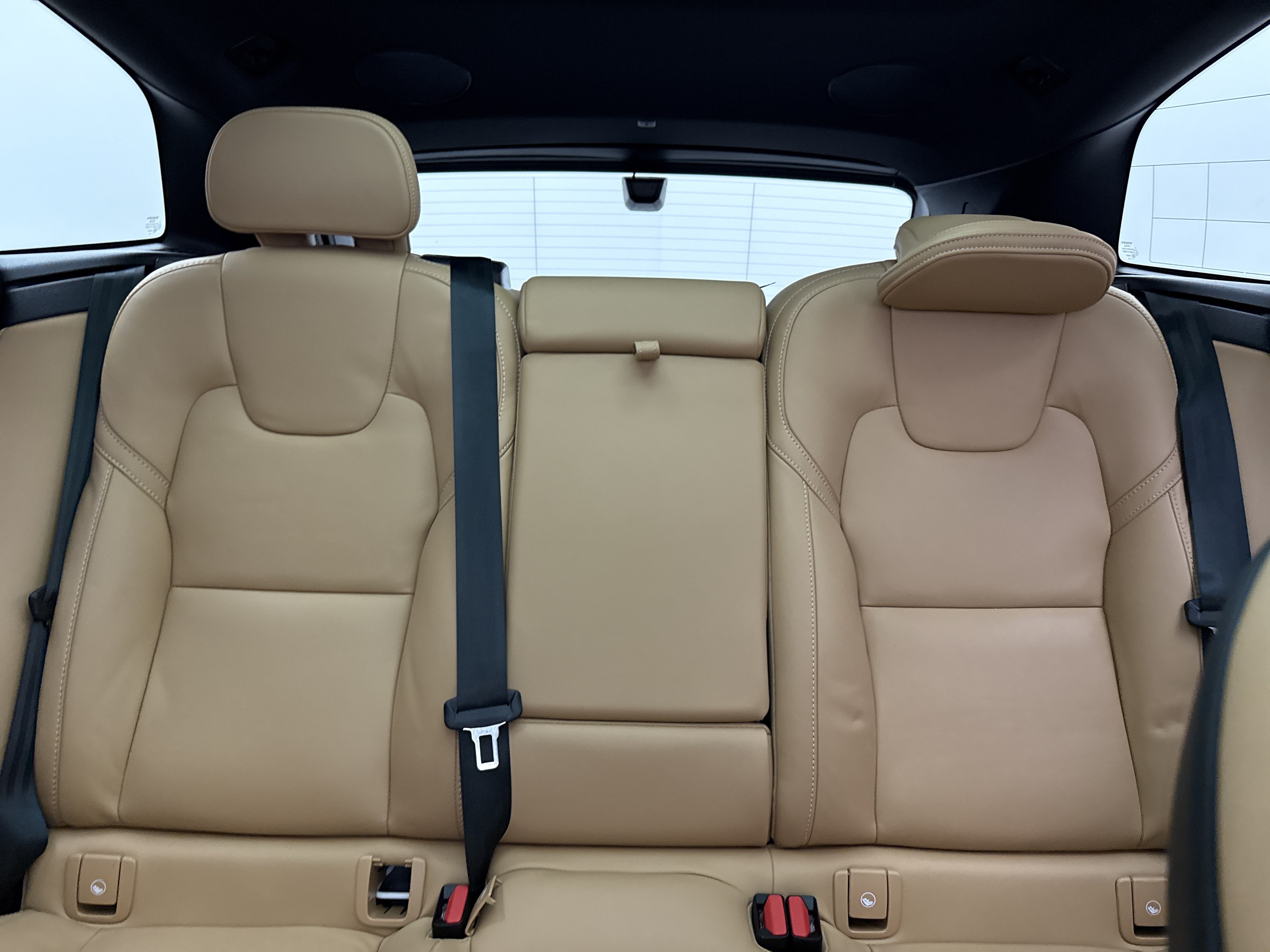 Certified 2025 Volvo XC60 B5 Ultra w/ Protection Package Premier AWD/4WD image 28