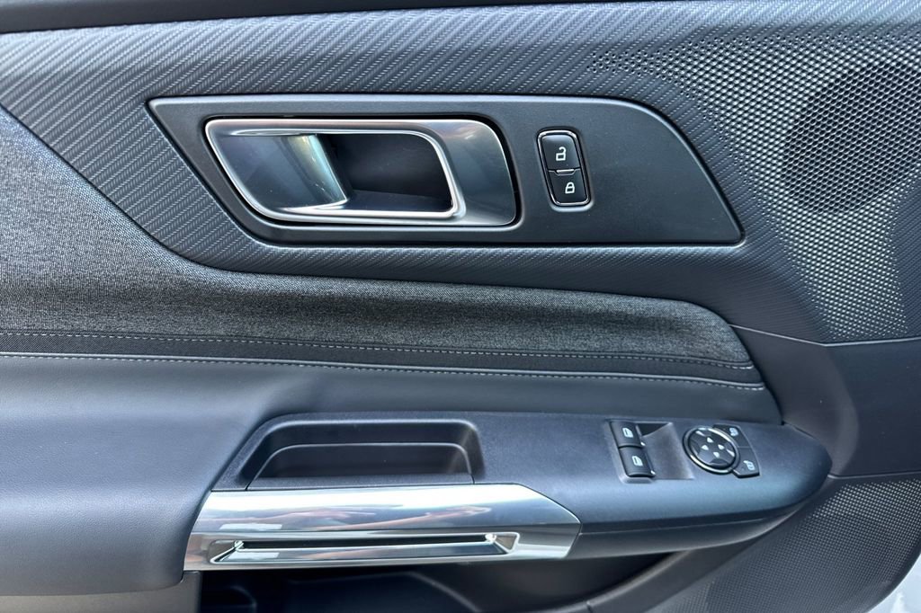 Used 2025 Ford Mustang Coupe image 14