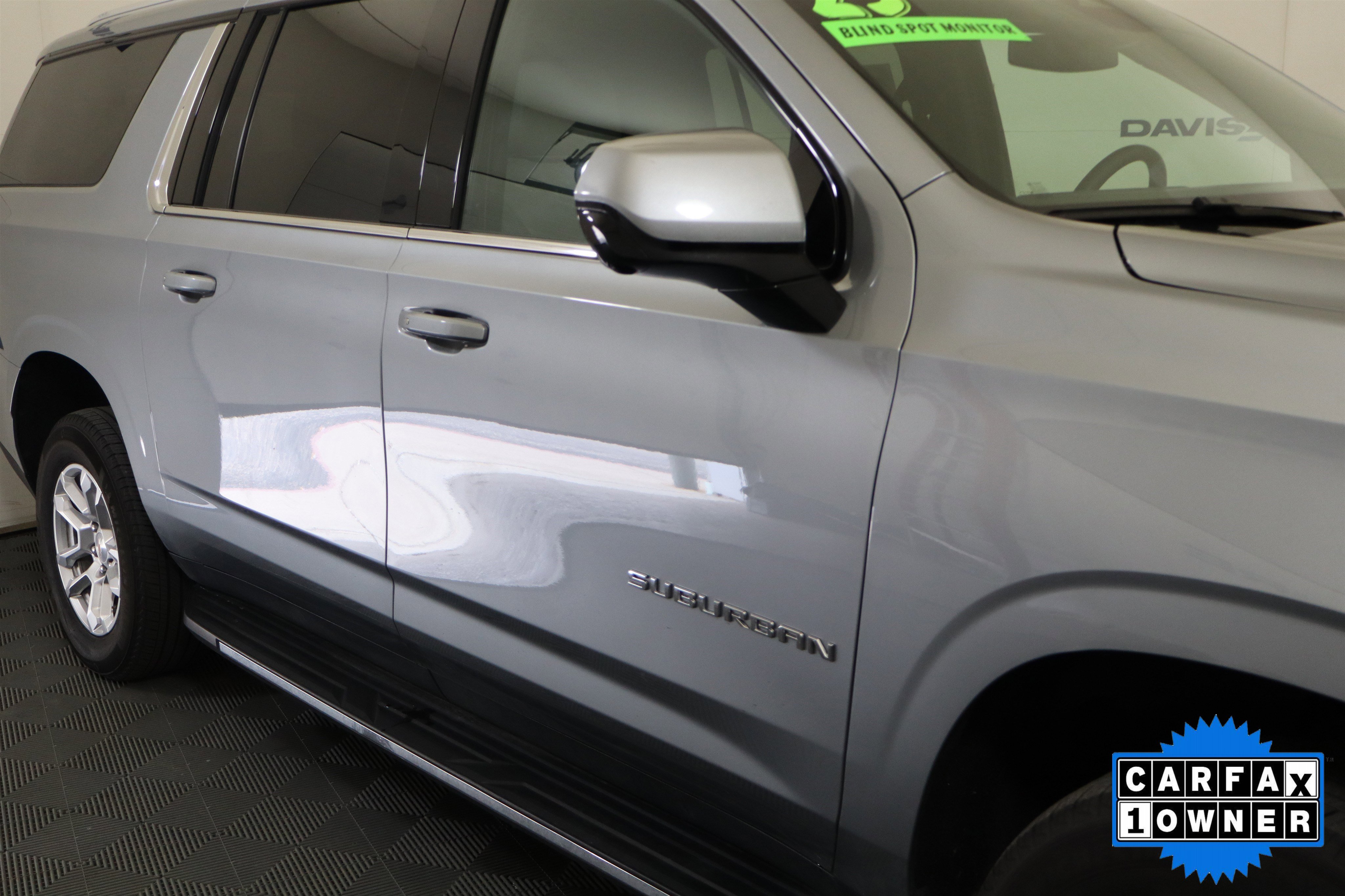 Used 2025 Chevrolet Suburban LT image 4