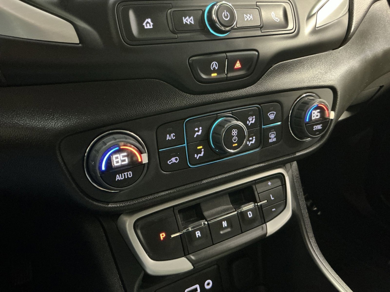 Used 2022 GMC Terrain SLE w/ Driver Convenience Package image 29