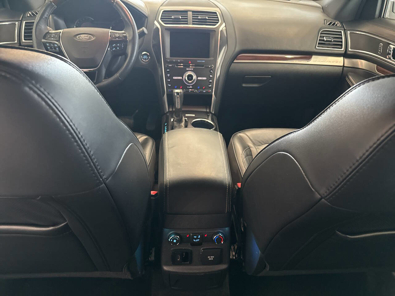 Used 2018 Ford Explorer Platinum AWD/4WD image 34