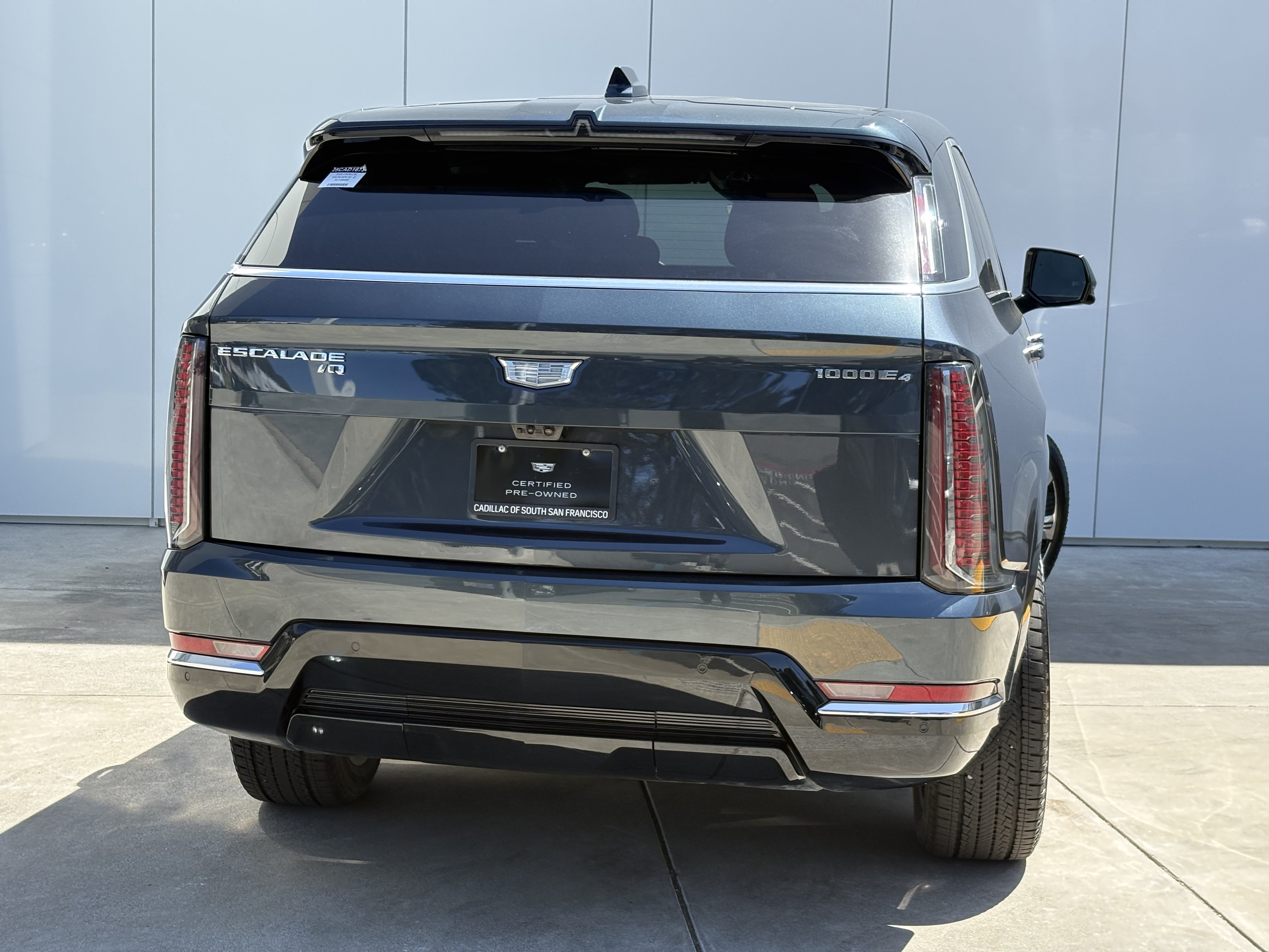 Certified 2025 Cadillac Escalade IQ Luxury 2 w/ LPO, Premium Carpet Package AWD/4WD image 6