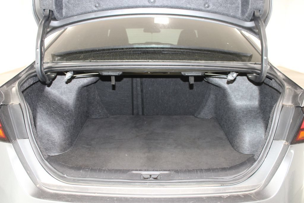 Used 2024 Nissan Altima 2.5 SV FWD image 9
