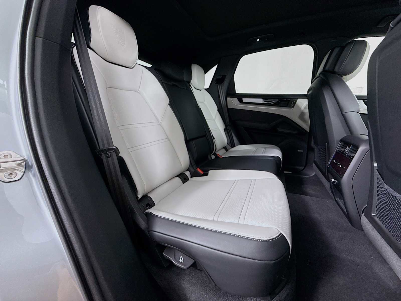 New 2026 Porsche Cayenne image 28