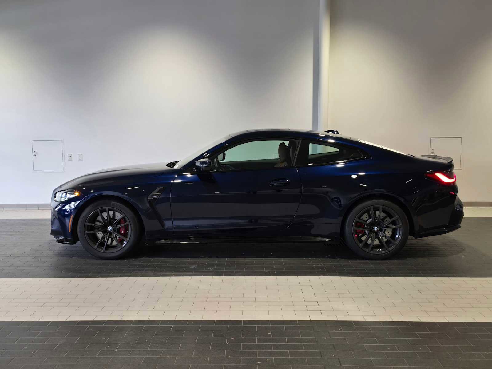 Used 2024 BMW M4 Coupe w/ Executive Package image 3