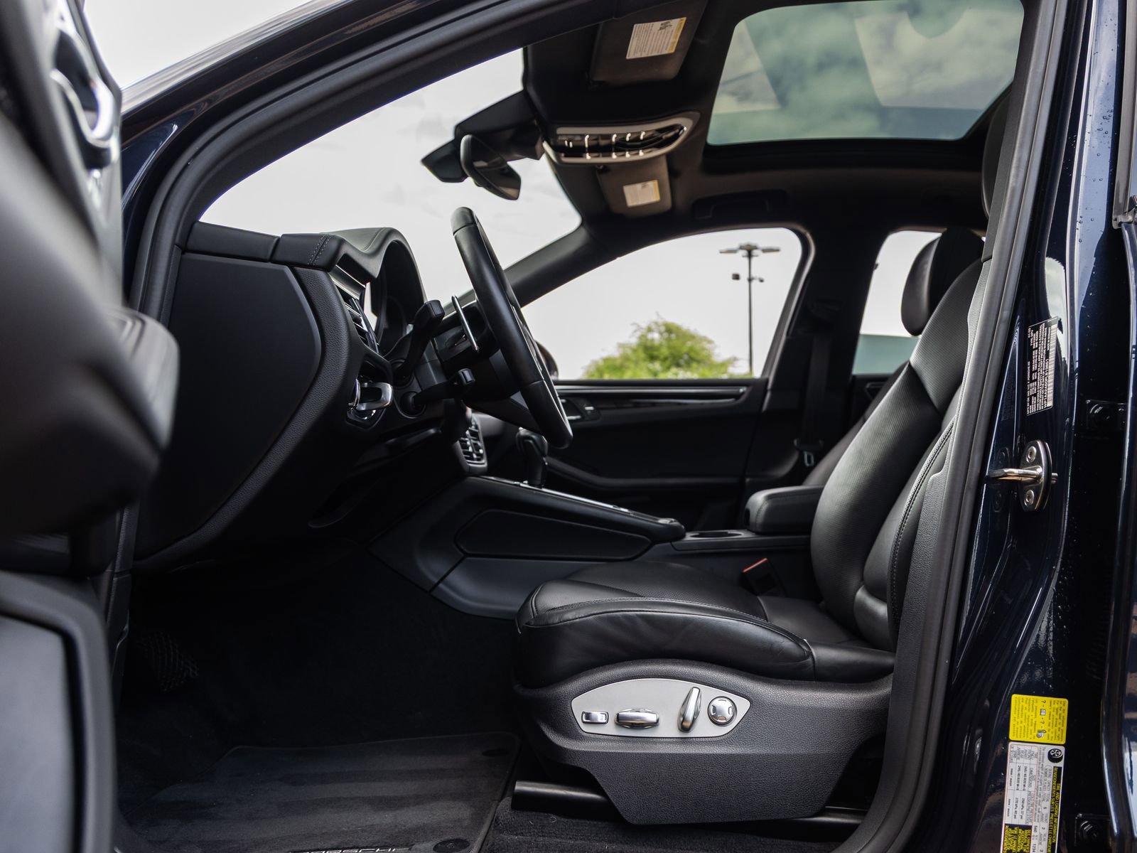 Certified 2023 Porsche Macan Turbo AWD/4WD image 23