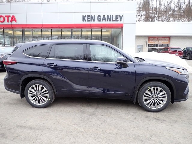New 2026 Toyota Highlander Platinum image 2