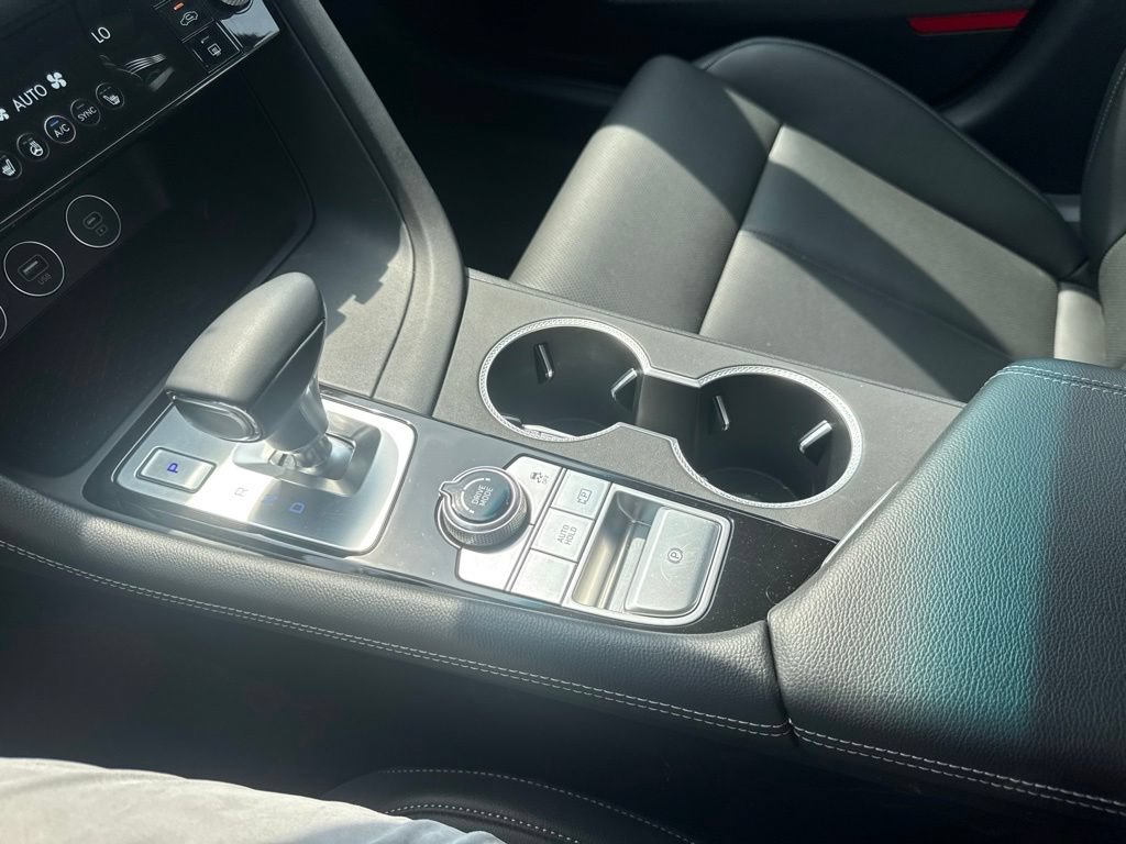Used 2025 Genesis G70 2.5T AWD/4WD image 23