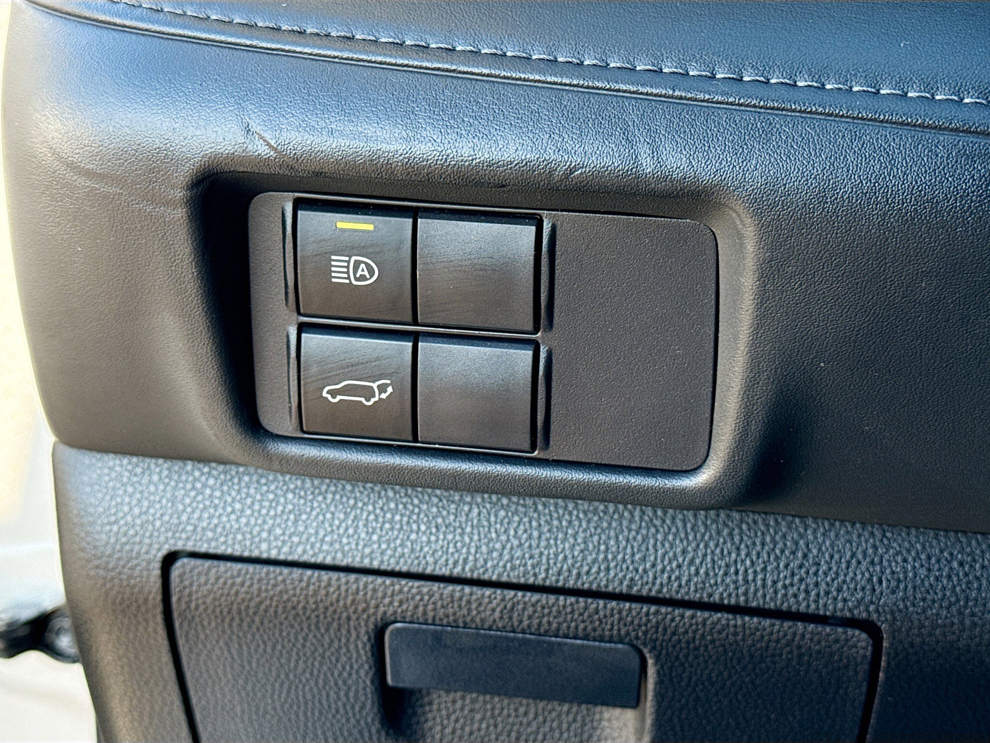 Used 2020 Toyota Highlander XLE image 37