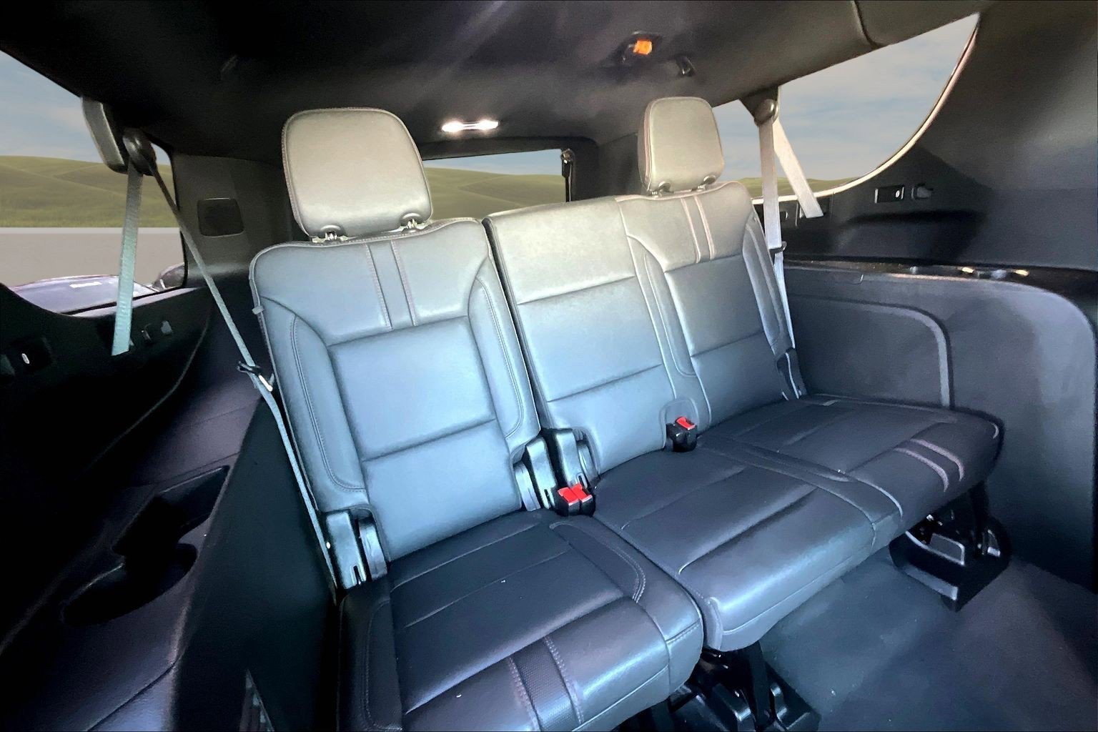 Used 2024 Chevrolet Suburban RST w/ Luxury Package AWD/4WD image 17