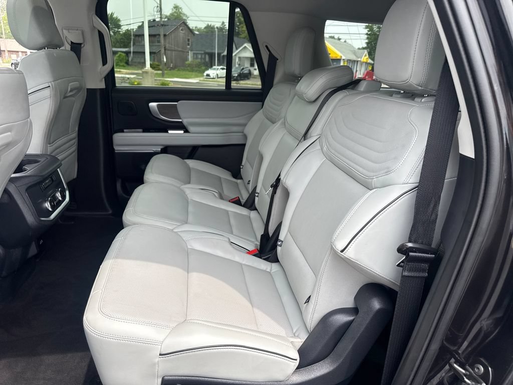 Used 2025 Ford Expedition Max Platinum w/ Platinum Ultimate Package AWD/4WD image 19