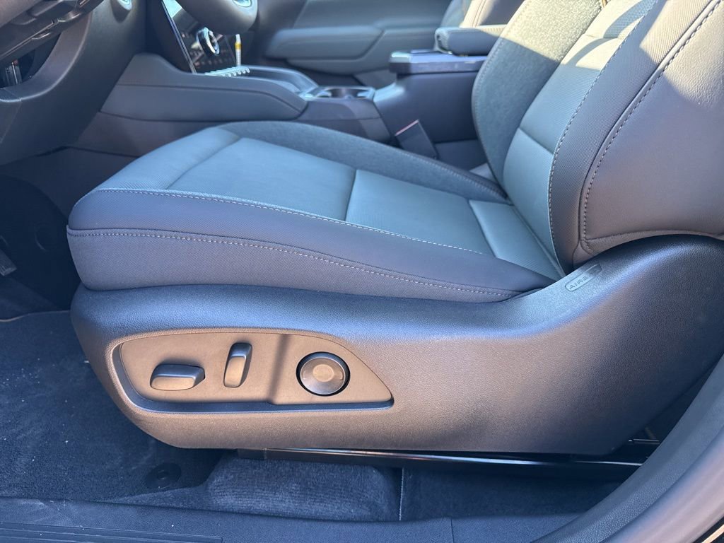 New 2026 GMC Terrain AT4 w/ LPO, Black Badging Package image 19