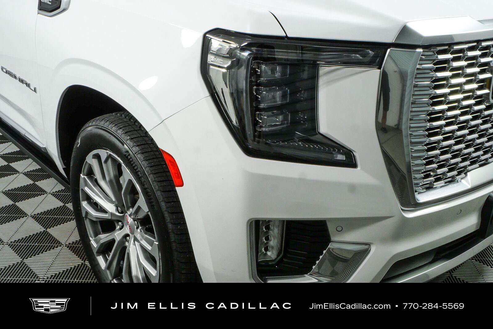 Used 2021 GMC Yukon XL Denali w/ Denali Premium Package RWD image 41