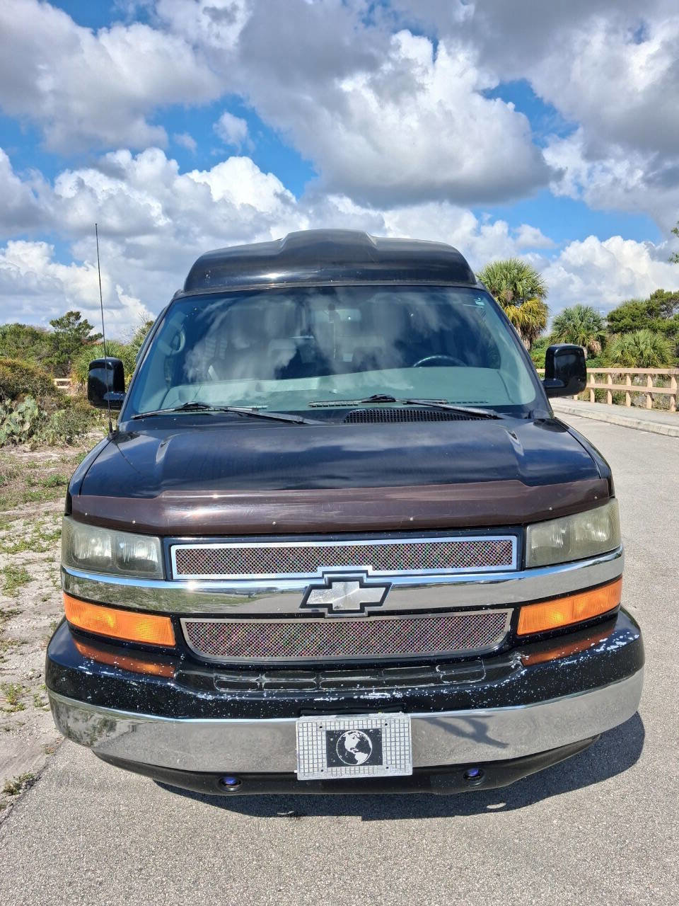 Used 2010 Chevrolet Express 1500 w/ Preferred Equipment Group image 3