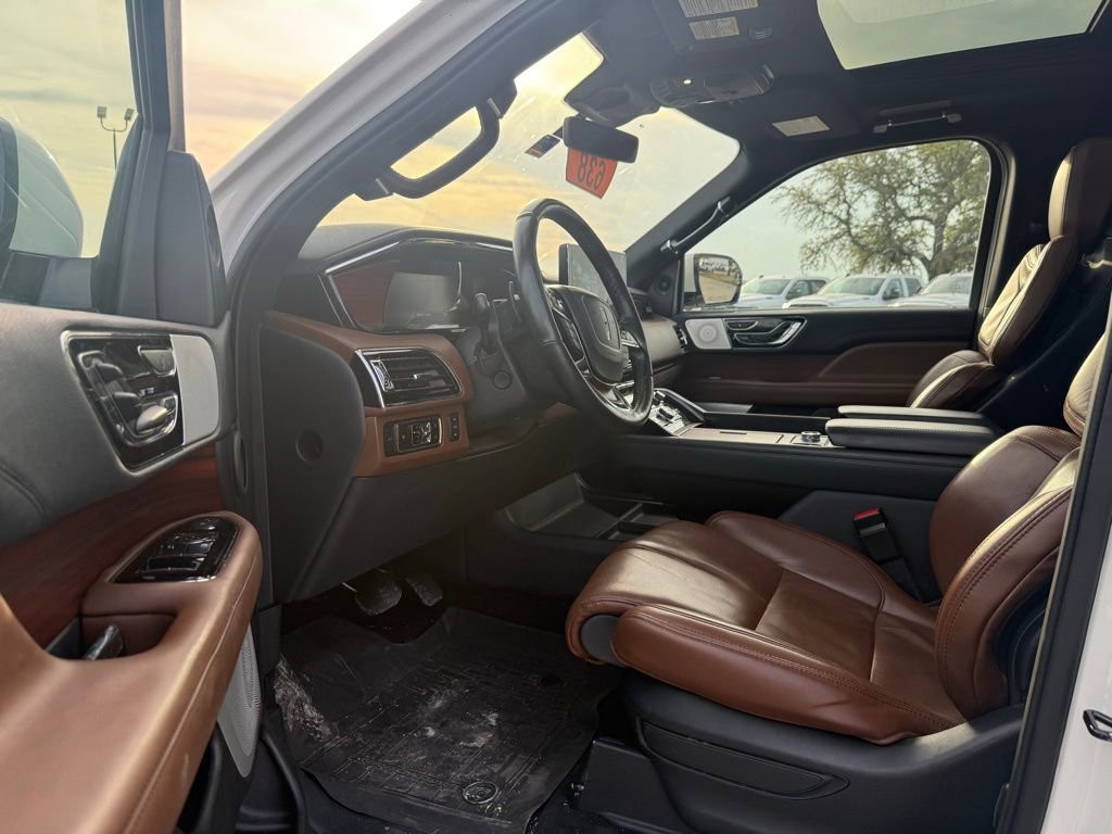 Used 2023 Lincoln Navigator Reserve AWD/4WD image 10