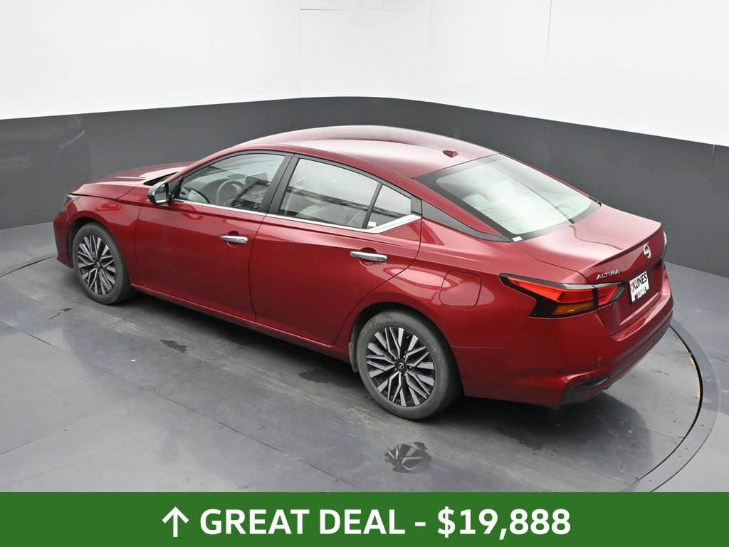 Used 2025 Nissan Altima 2.5 SV FWD image 43