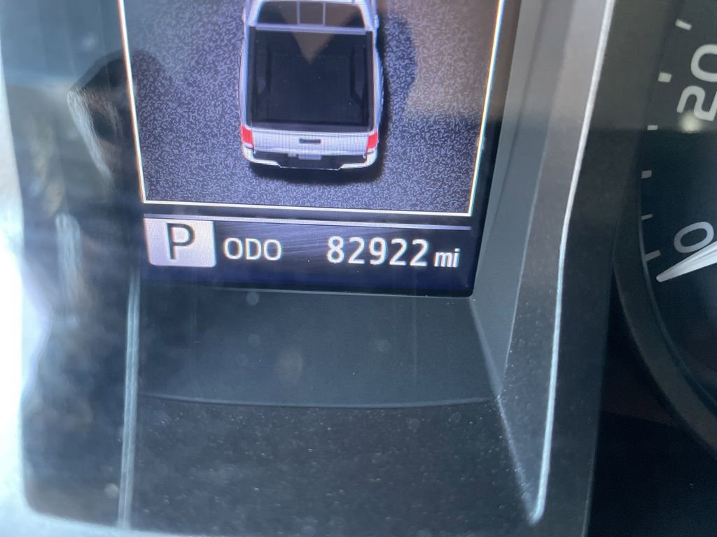 Used 2021 Toyota Tacoma TRD Sport w/ Technology Package image 17