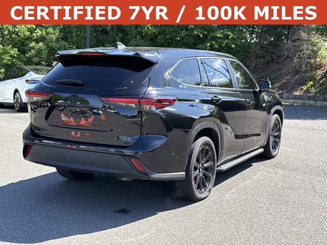 Used 2024 Toyota Highlander LE FWD image 2