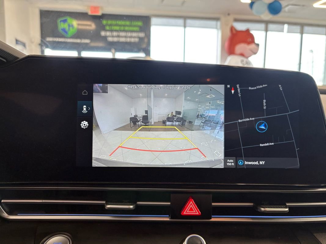 Used 2025 Hyundai Elantra SEL image 32