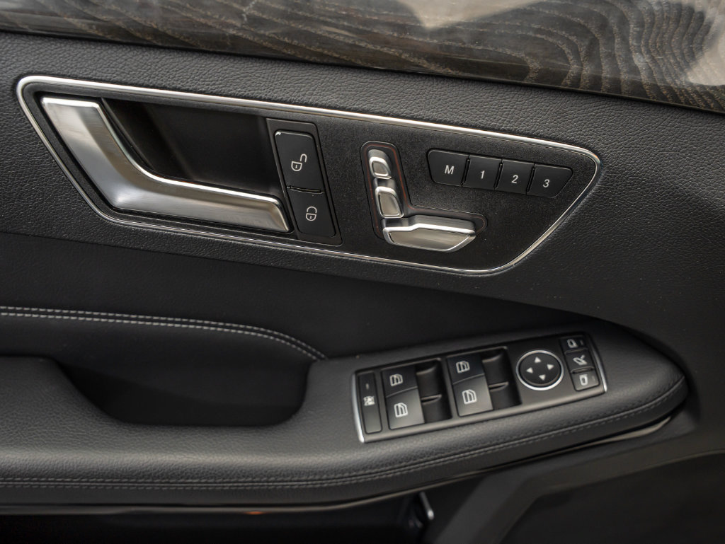 Used 2016 Mercedes-Benz E 350 4MATIC Sedan image 25