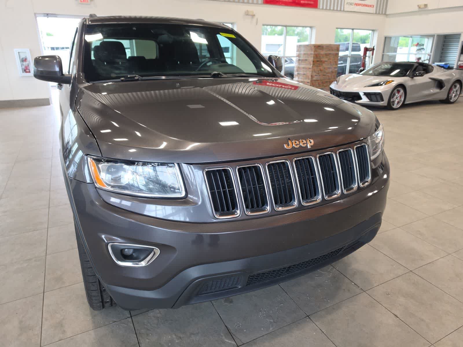 Used 2014 Jeep Grand Cherokee Laredo w/ 18" Wheel & 8.4" Radio Group AWD/4WD image 4