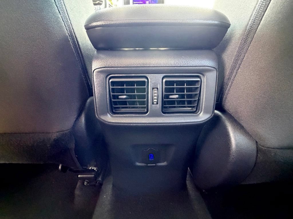 Used 2025 Toyota RAV4 LE AWD/4WD image 31
