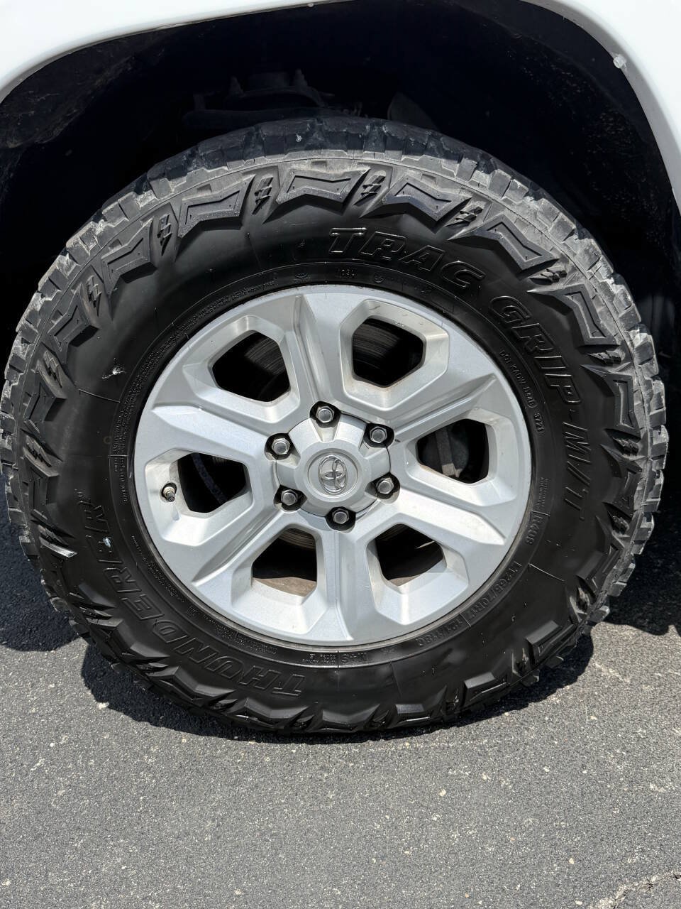 Used 2017 Toyota 4Runner SR5 AWD/4WD image 10