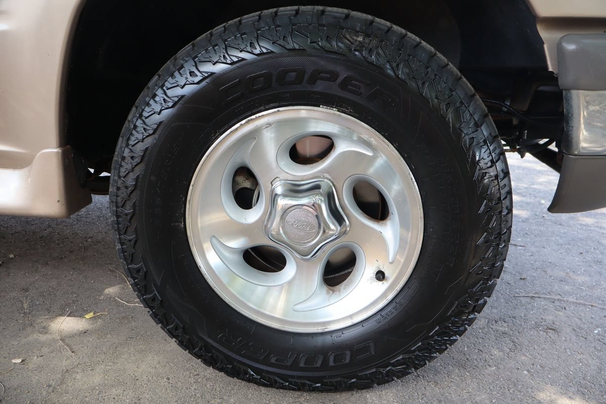 Used 1996 Ford Explorer XLT AWD/4WD image 42