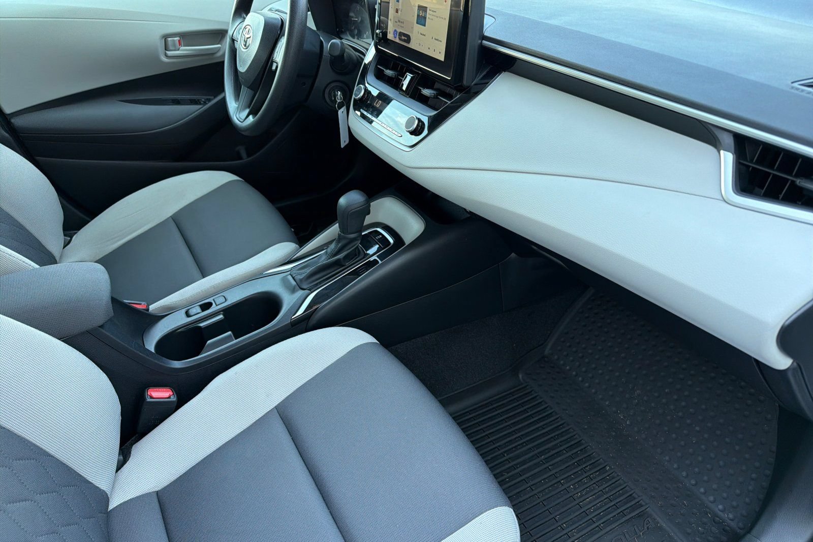 Used 2024 Toyota Corolla LE FWD image 14