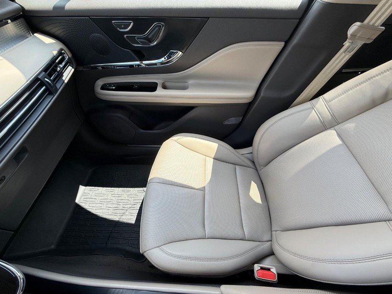 Certified 2023 Lincoln Corsair AWD w/ Equipment Group 101A image 24