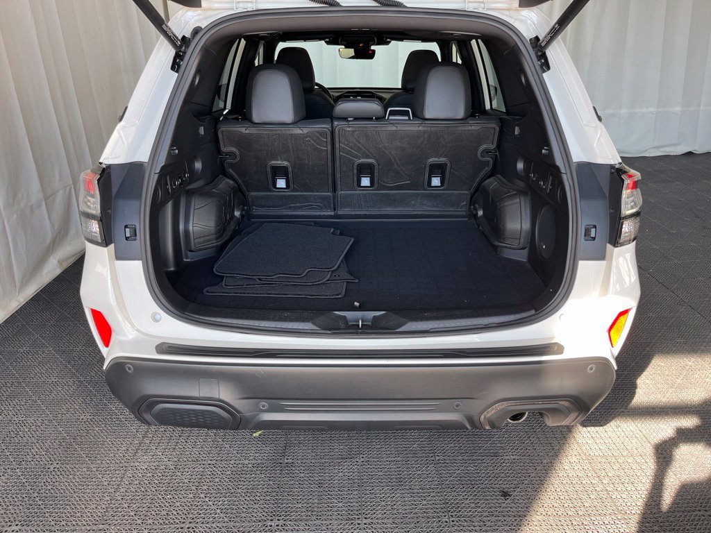 Used 2025 Subaru Forester Limited AWD/4WD image 27