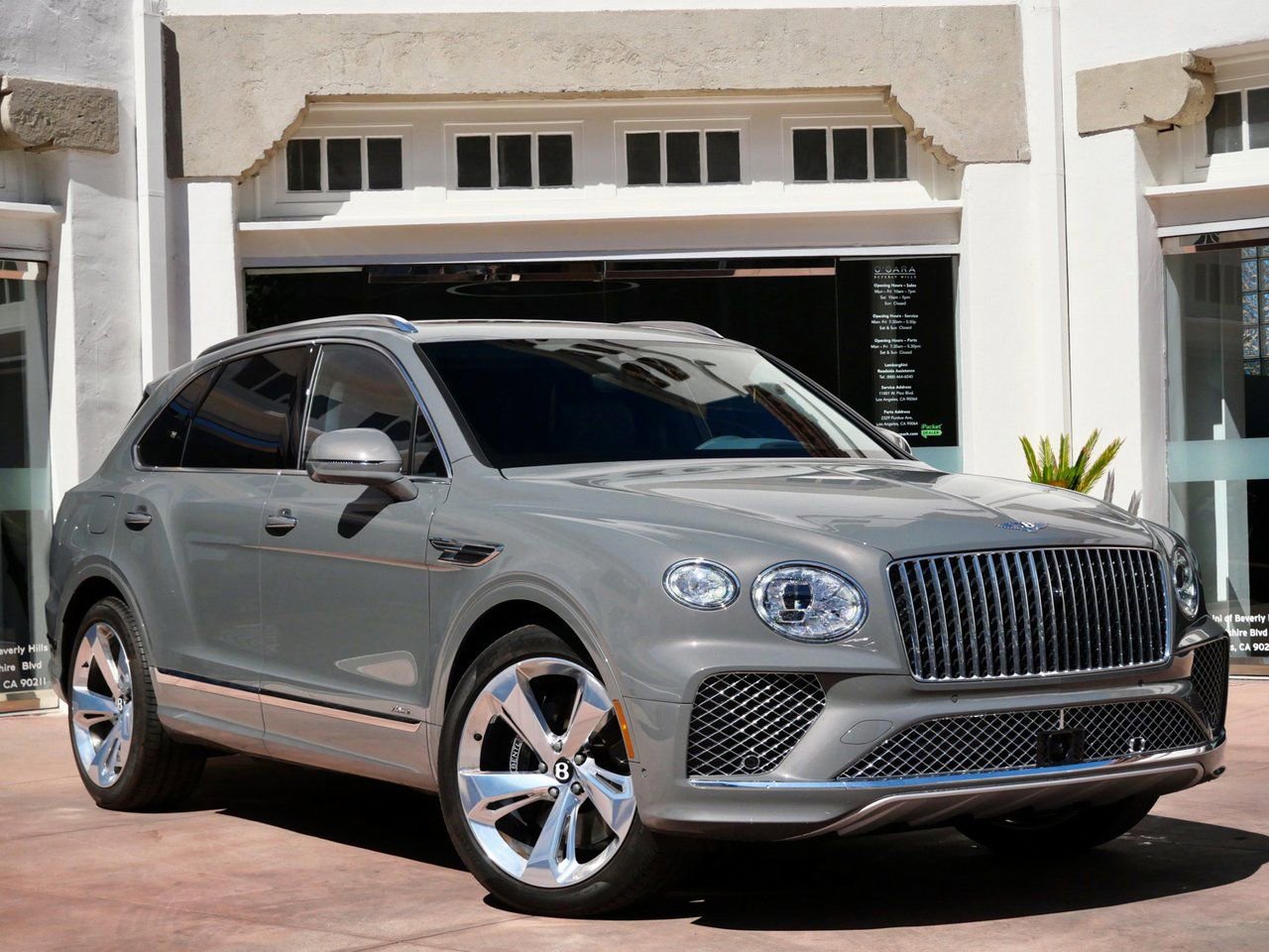 Used 2025 Bentley Bentayga AWD/4WD image 1