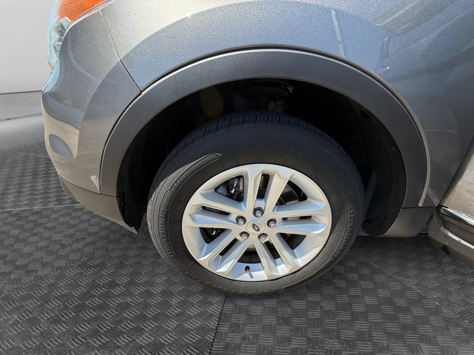 Used 2014 Ford Explorer XLT w/ Equipment Group 202A AWD/4WD image 16