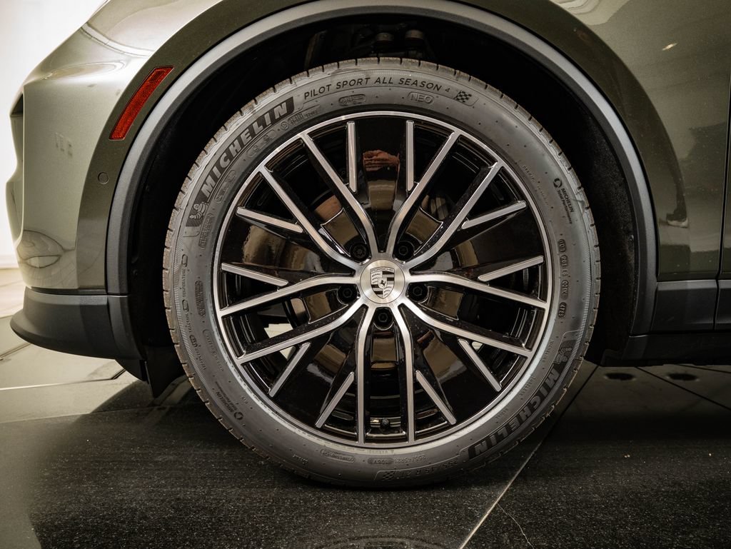 New 2026 Porsche Macan 4 Electric AWD/4WD image 12