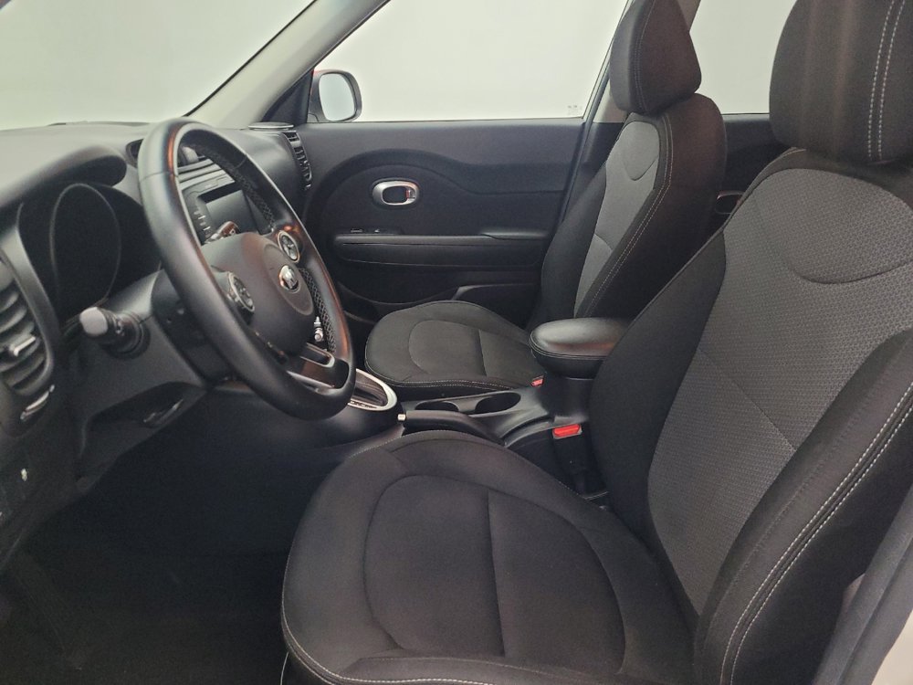 Used 2019 Kia Soul + image 17