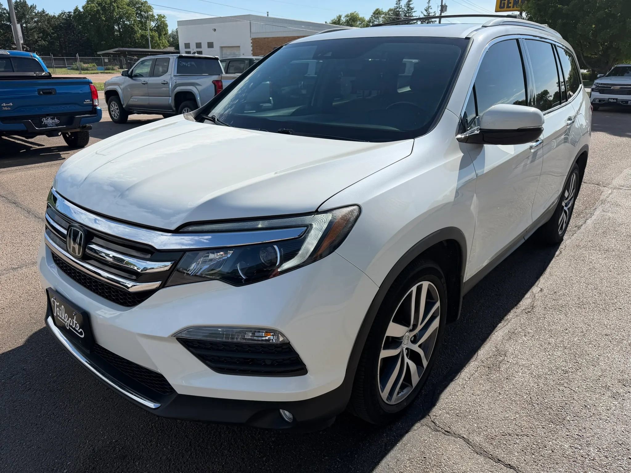 Used 2017 Honda Pilot Elite image 4