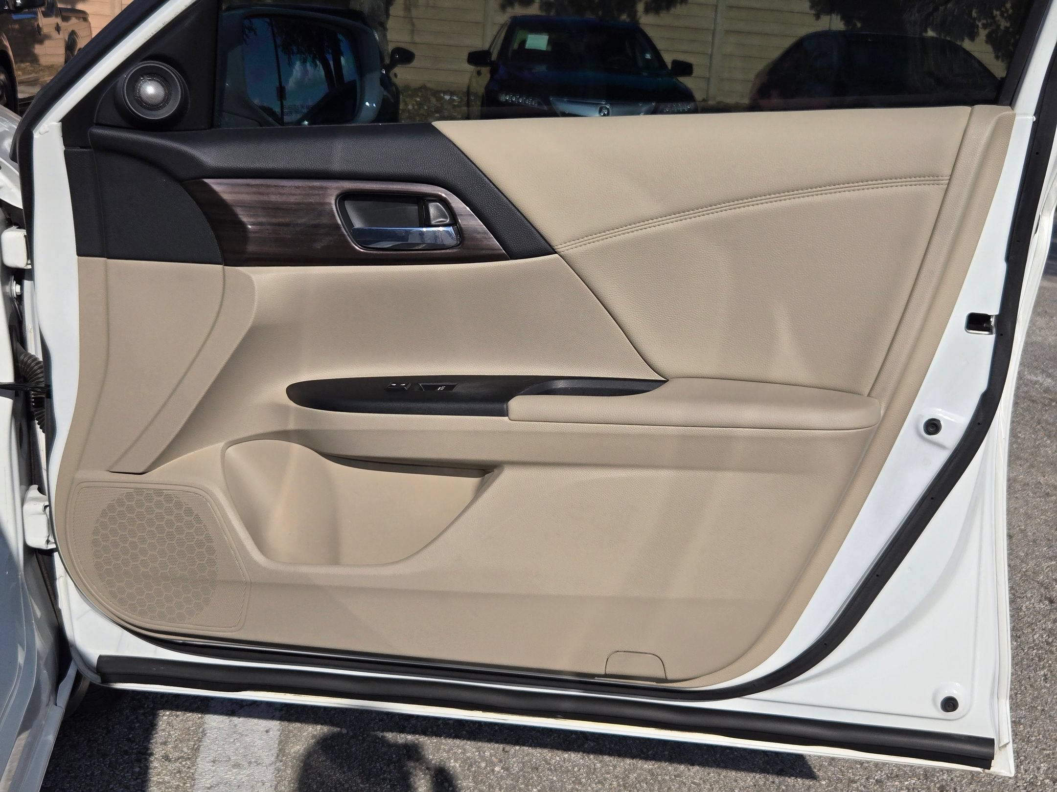 Used 2017 Honda Accord EX-L image 28
