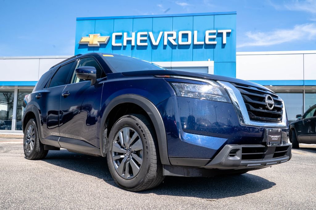 Used 2024 Nissan Pathfinder SV FWD image 1