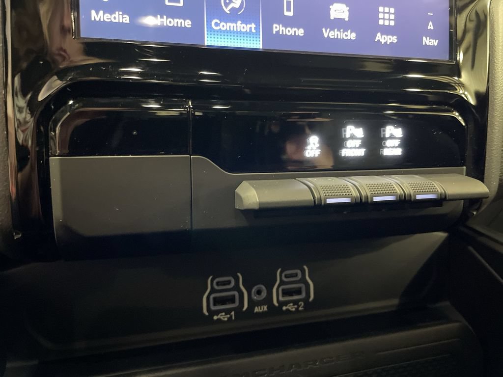 Used 2025 RAM 1500 Big Horn AWD/4WD image 33