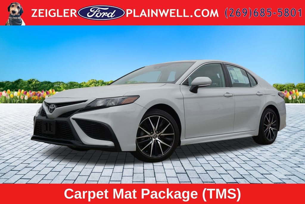 Used 2022 Toyota Camry SE w/ Cold Weather Package