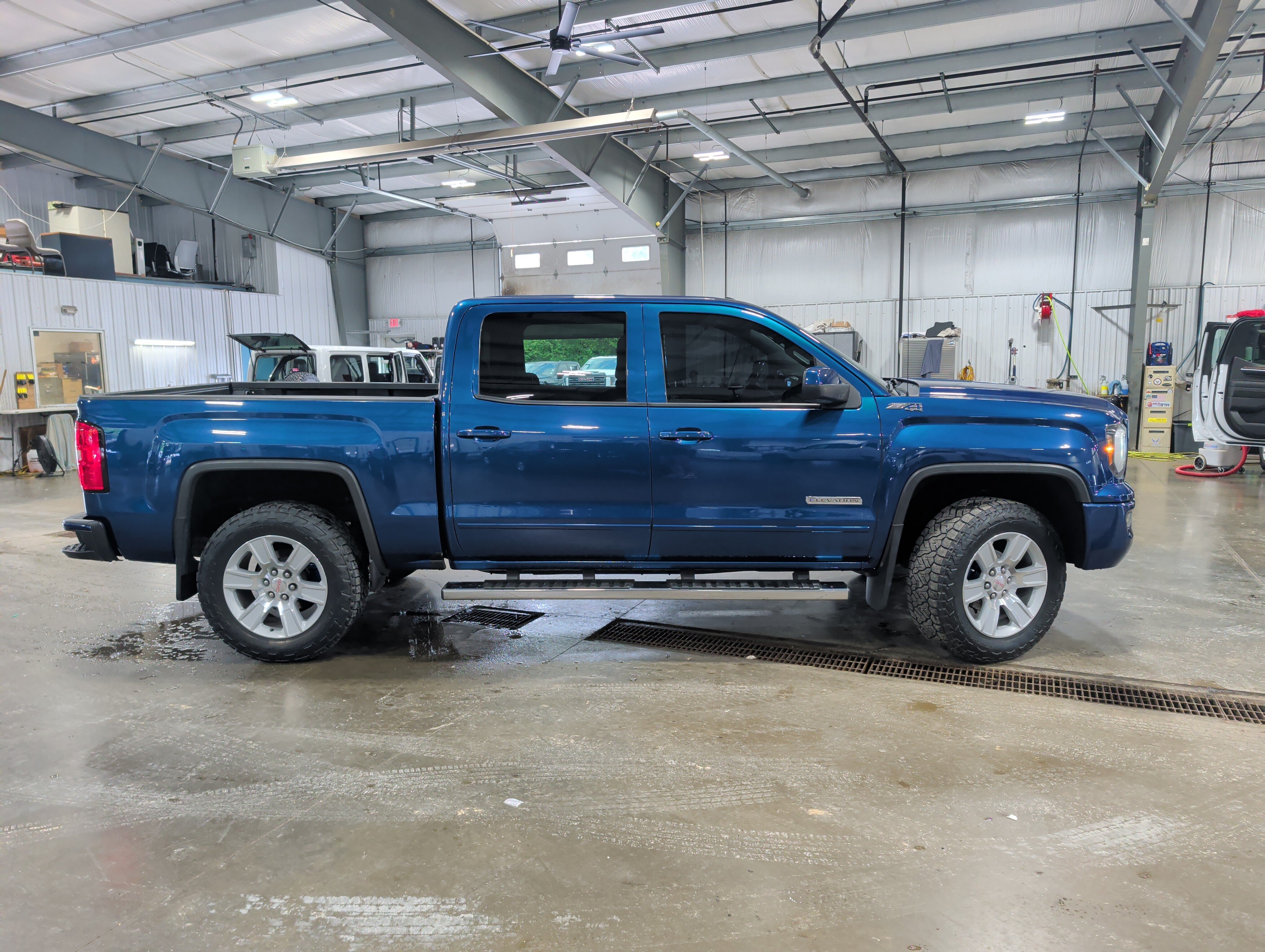 Used 2018 GMC Sierra 1500 SLE w/ Elevation Edition AWD/4WD image 2