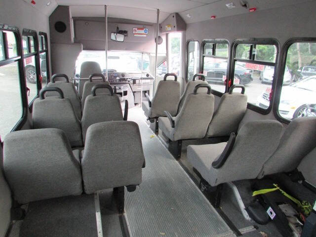 Used 2013 Ford E-450 and Econoline 450 Super Duty w/ Shuttle Bus Prep Pkg RWD image 10
