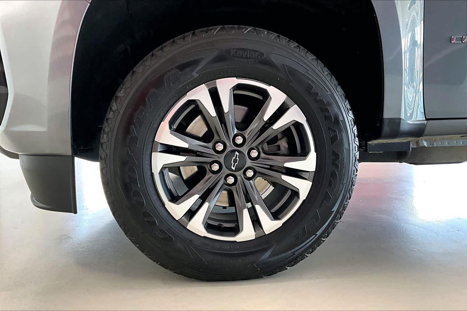 Used 2021 Chevrolet Colorado Z71 AWD/4WD image 8