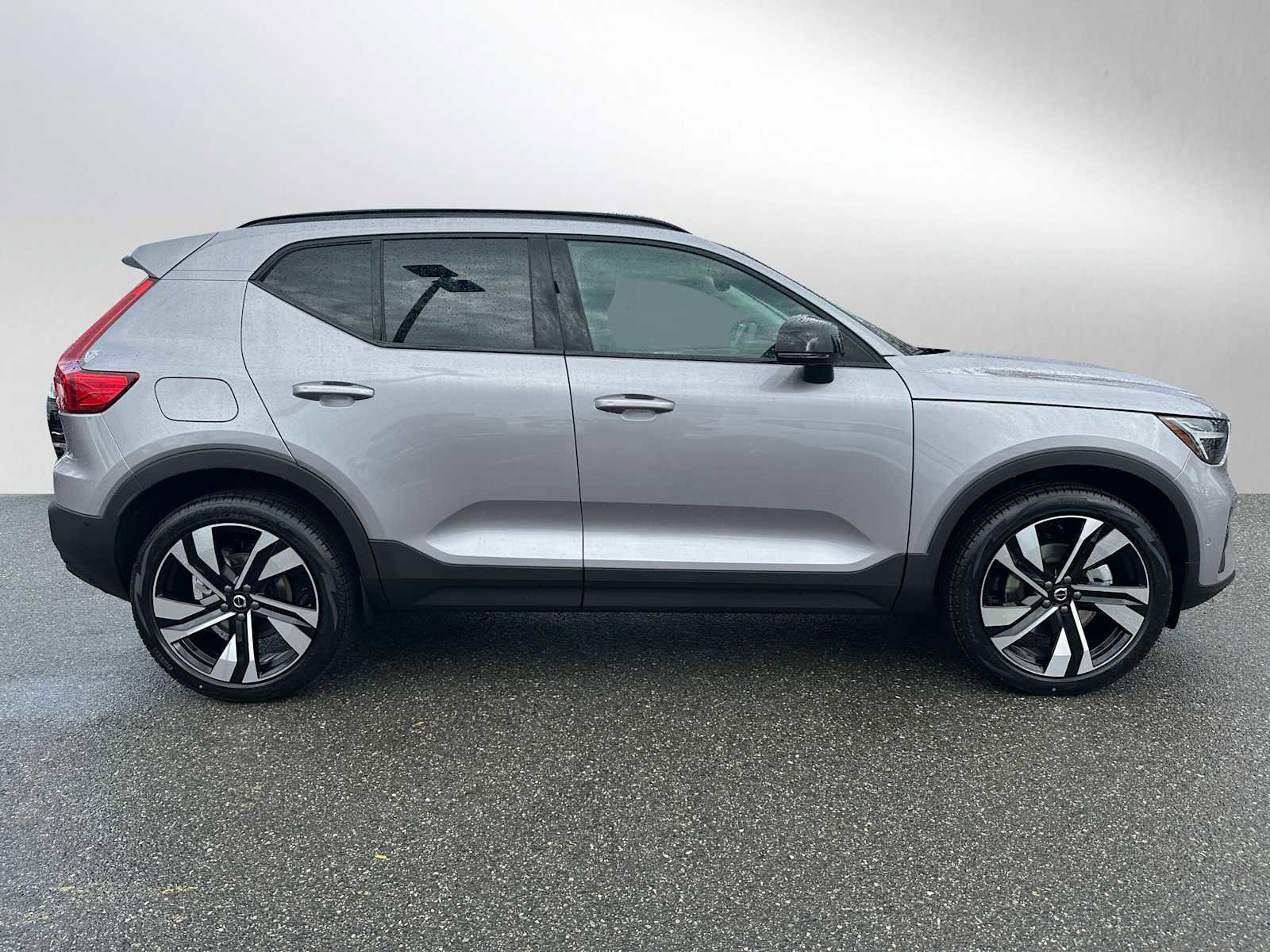 New 2026 Volvo XC40 B5 Plus w/ Climate Package image 2