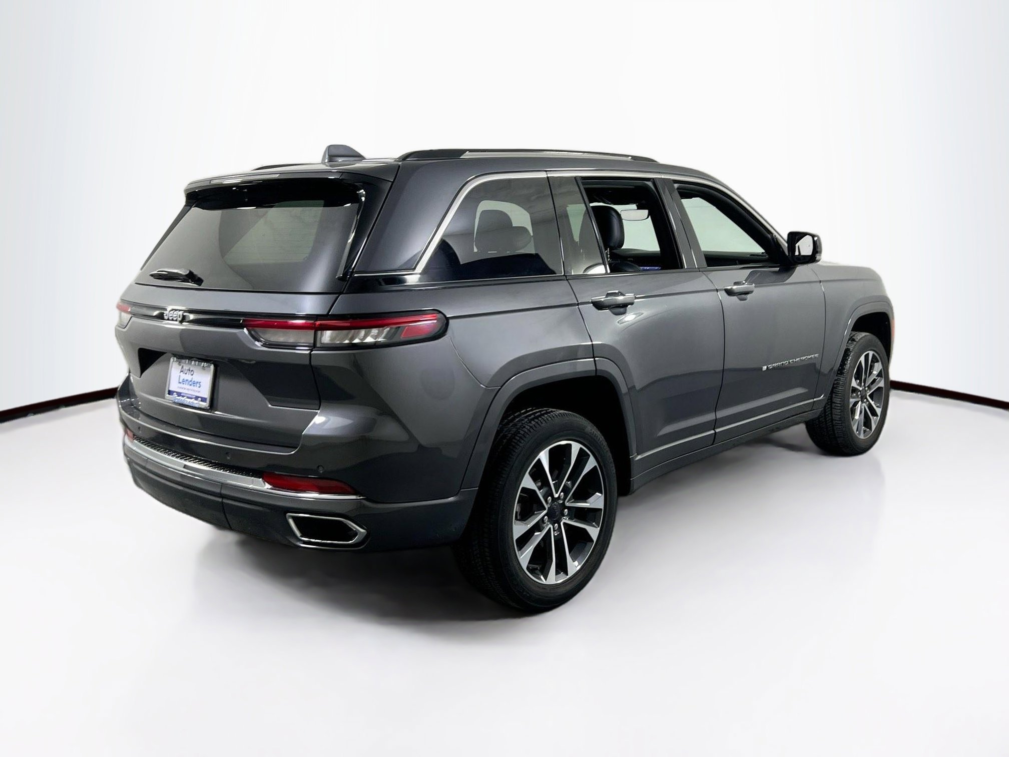 Used 2022 Jeep Grand Cherokee Overland AWD/4WD image 5