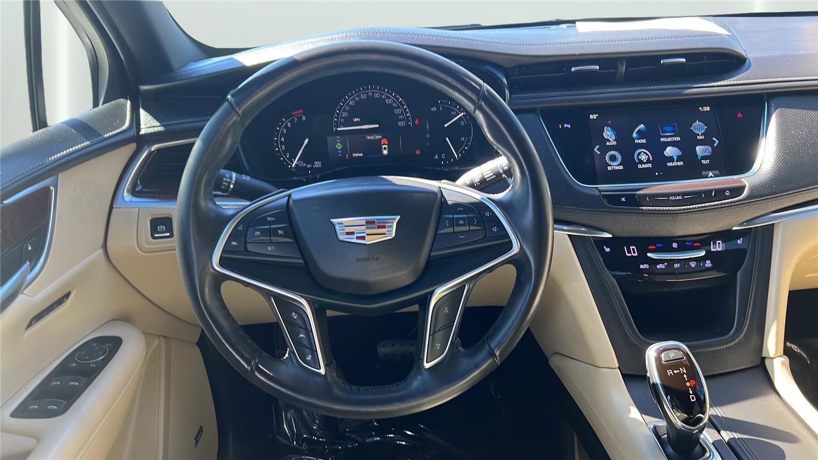 Used 2018 Cadillac XT5 Luxury w/ Driver Awareness Package image 11